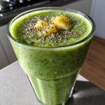 Detox Smoothie with Spinach and Pineapple